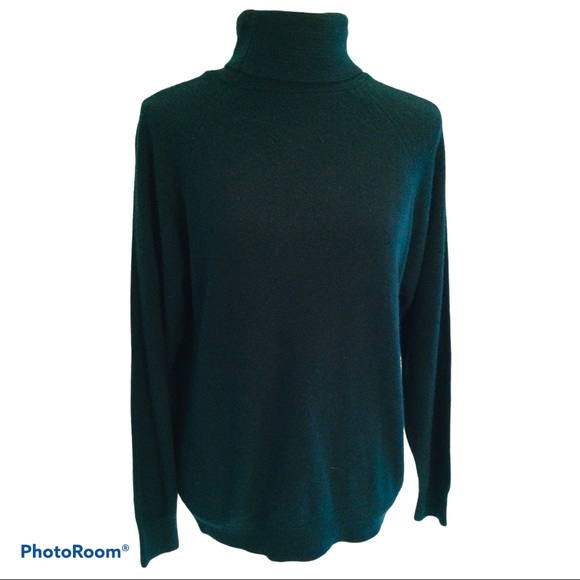Green Turtleneck Sweater. - Picture 6 of 7